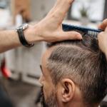 Sekret idealnych proporcji: najlepsze cięcia dla wysokiego czoła