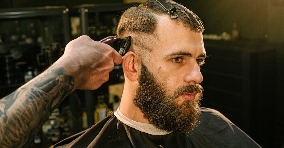 Gęsta broda bez prześwitów: sprawdzone triki trymowania od barbera