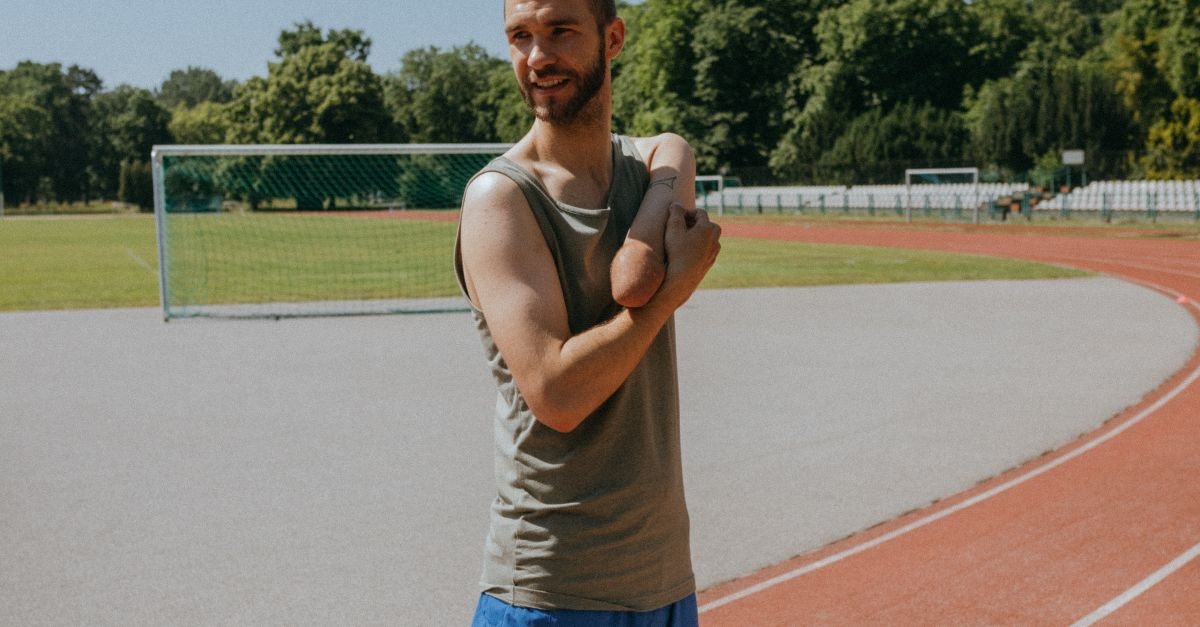Zamknij trening jak pro: 8 elementów rozciągania po bieganiu, które naprawdę działają