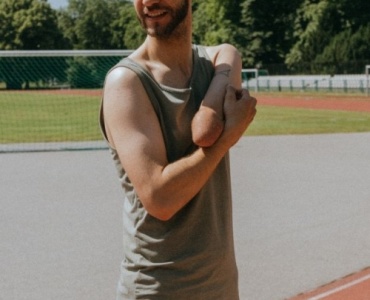 Zamknij trening jak pro: 8 elementów rozciągania po bieganiu, które naprawdę działają
