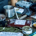 Outdoor bez komplikacji: sprytne akcesoria, które robią robotę