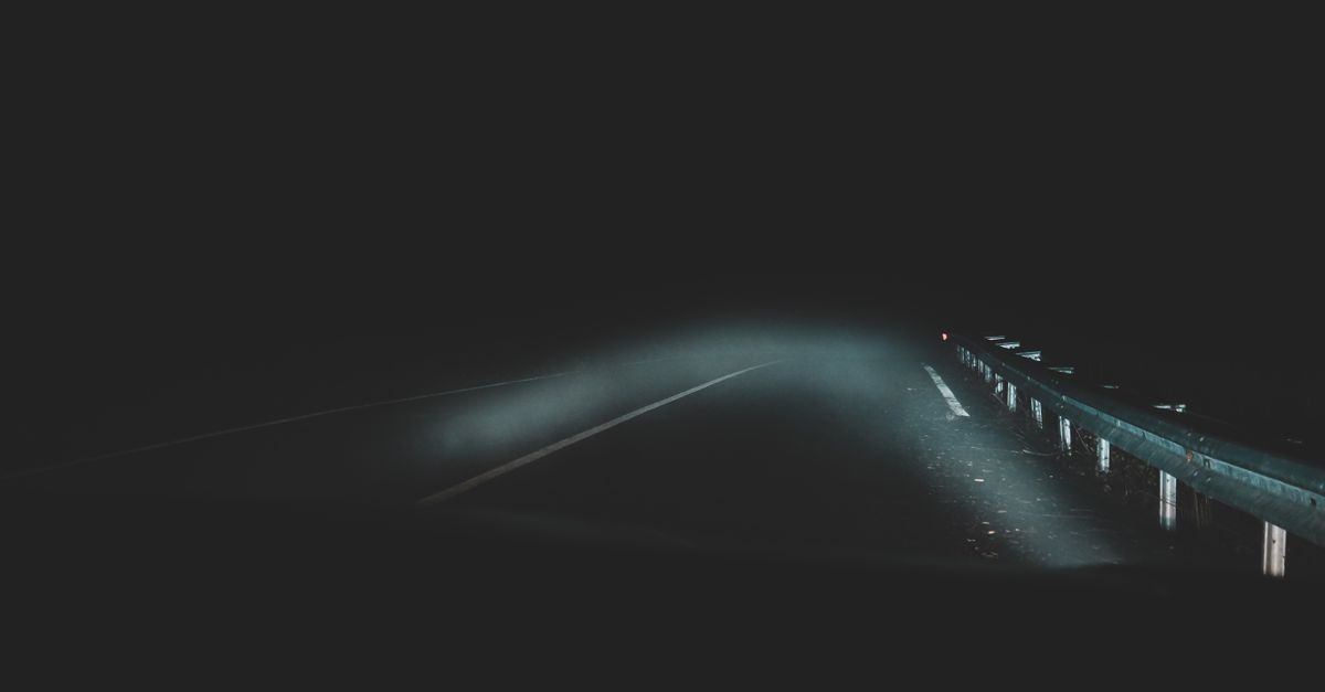 Po zmroku za kółkiem: sprawdzone zasady, które zwiększają bezpieczeństwo nocnej jazdy
