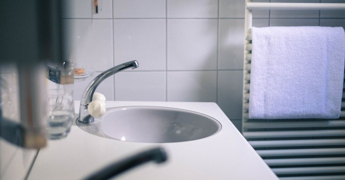 Koniec z kapiącym zlewem: naprawa syfonu w 15 minut bez hydraulika