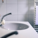 Koniec z kapiącym zlewem: naprawa syfonu w 15 minut bez hydraulika