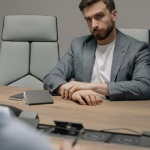 Wyłącz presję, włącz intuicję: jak mądrze wybierać kolejne kroki w karierze