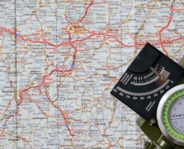 Nie zgubisz się już nigdy: od mapy i kompasu po GPS - nawigacja w terenie dla początkujących
